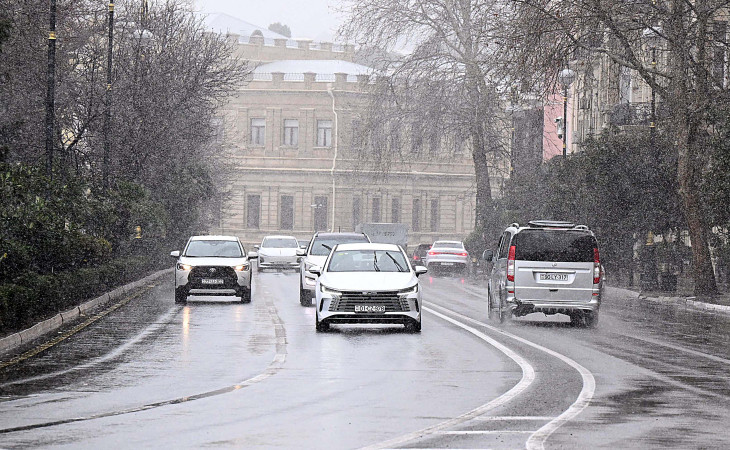Qarlı Bakı havası