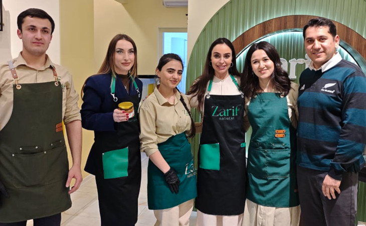 Leyla Əliyeva və Alena Əliyeva Gəncədə qadın sahibkarın sağlam qida brendi ilə tanış olublar