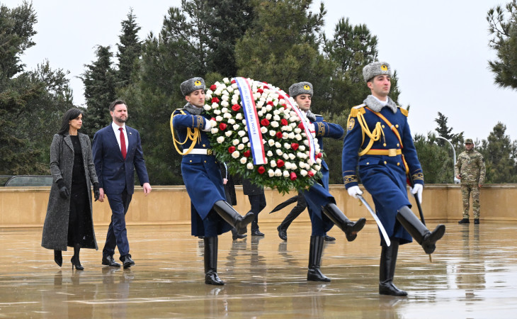 Amerika Birləşmiş Ştatlarının Vitse-prezidenti Cey. Di. Vens Şəhidlər xiyabanını ziyarət edib