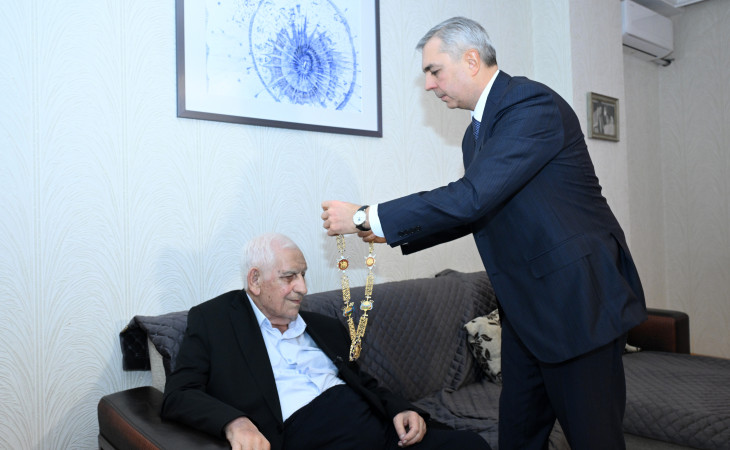 Xalq şairi Nəriman Həsənzadəyə “Heydər Əliyev” ordeni təqdim edilib