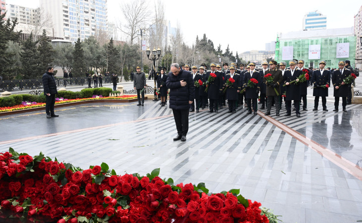Prokurorluq əməkdaşları Xocalı soyqırımı abidəsini ziyarət ediblər