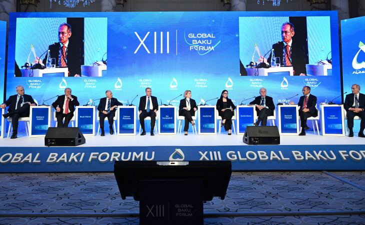 Bakı Forumu çərçivəsində Orta Dəhliz və Avrasiya bağlantısı ətrafında müzakirələr aparılıb