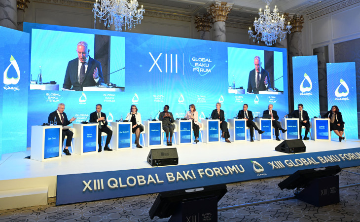 “Rəqəmsal gələcək: süni intellekt, idarəetmə və innovasiyanın etikası” mövzusunda panel iclas