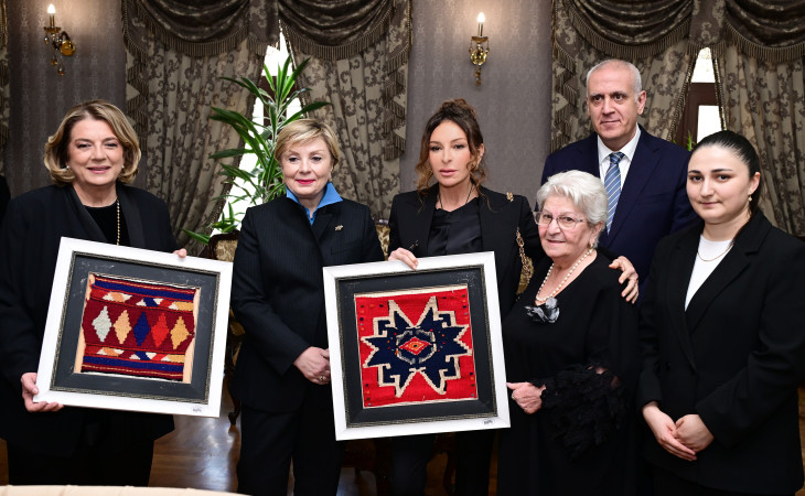Birinci xanım Mehriban Əliyeva Tbilisidə Mirzə Fətəli Axundzadə adına Azərbaycan Mədəniyyəti Muzeyi ilə tanış olub