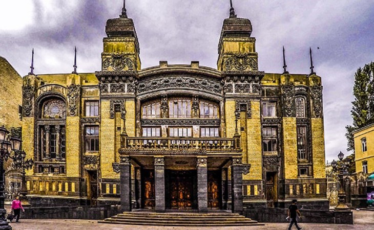 “Bakının memarlıq abidələri” layihəsində Opera və Balet Teatrının binasından danışılıb