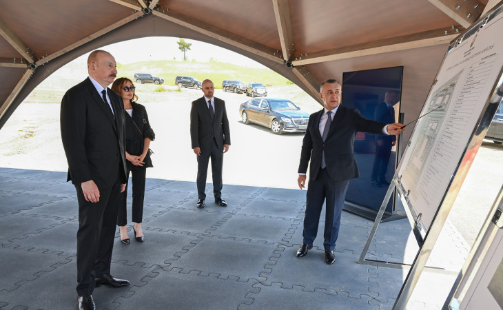 Prezident İlham Əliyev və birinci xanım Mehriban Əliyeva Cəbrayıl Rayon Mərkəzi Xəstəxanasının binasının tikintisi ilə tanış olublar