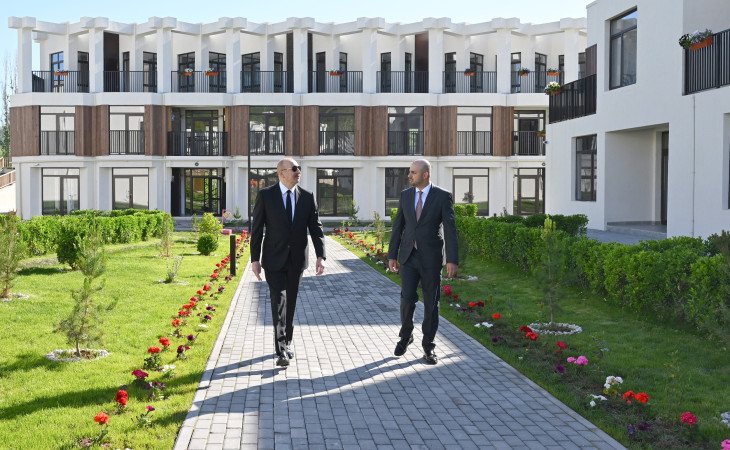 Prezident İlham Əliyev Zəngilan şəhərində inşa olunmuş ilk yaşayış kompleksinin açılışında iştirak edib