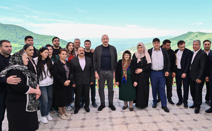 Prezident İlham Əliyev Şuşanın Böyük Qaladərəsi kəndində görülən işlərlə tanış olub, sakinlərlə görüşüb