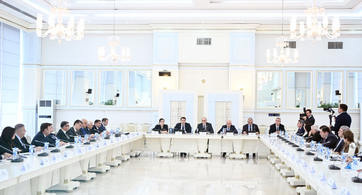 Milli Məclisdə kitabxana sisteminin aktual məsələlərinə həsr olunmuş ictimai müzakirə keçirilib