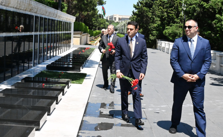 ABŞ Konqresinin nümayəndə heyəti Şəhidlər xiyabanını ziyarət edib