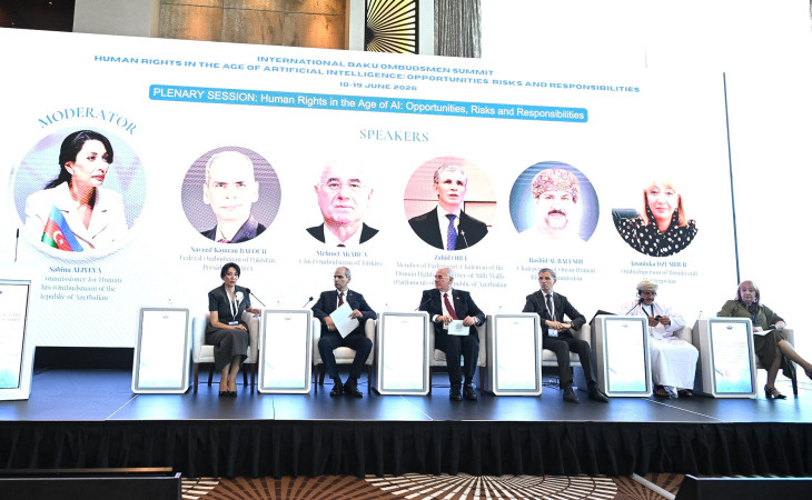 Plenar sessiyada süni intellekt və insan hüquqları üzrə qlobal çağırışlar səsləndirilib