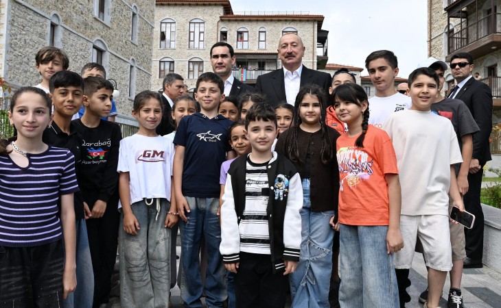 Prezidentlər İlham Əliyev və Sərdar Berdiməhəmmədov Şuşa şəhərində inşa edilmiş birinci yaşayış kompleksində olublar