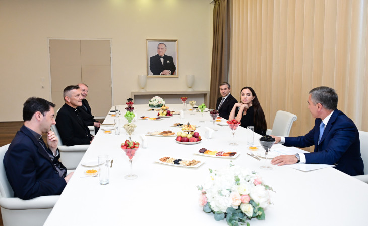 Heydər Əliyev Fondunun vitse-prezidenti Leyla Əliyeva Vatikan Apostol Kitabxanası və Apostol Arxivinin rəhbəri ilə görüşüb