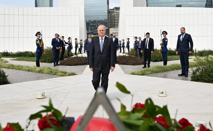 Palestinian Prime Minister visits Victory Park in Baku