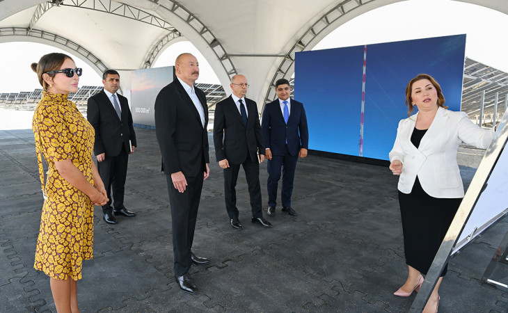 Prezident İlham Əliyev Naxçıvan şəhərində “Şəms 1” və “Qərbi Üfüq” Günəş Elektrik stansiyalarında görülən işlərlə tanış olub