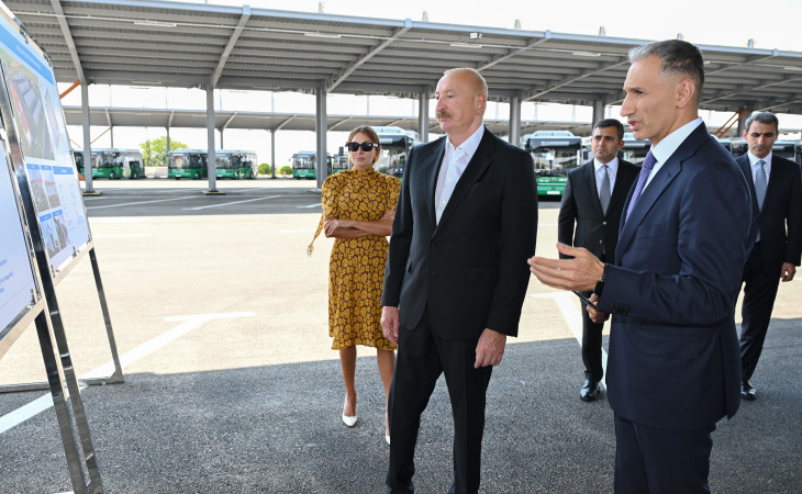 Prezident İlham Əliyev Naxçıvanda elektrik mühərrikli yeni avtobuslara baxıb, dəmir yolu infrastrukturunda aparılan yenidənqurma işləri ilə tanış olub