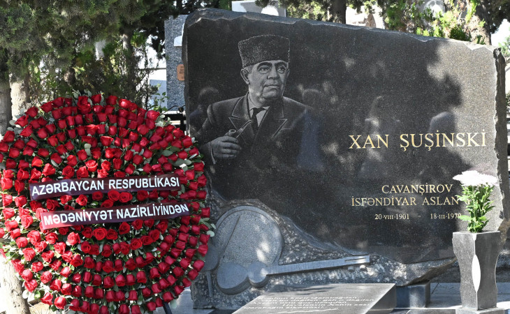 Görkəmli xanəndə Xan Şuşinskinin məzarı ziyarət olunub