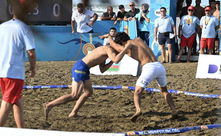 Azərbaycanın çimərlik güləşçiləri Bakıdakı dünya çempionatını 8 medalla başa vurublar