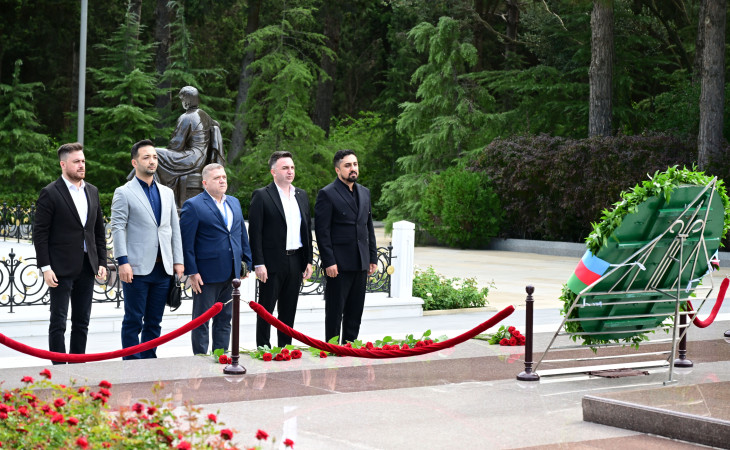 Türkiyə, Gürcüstan və İraqdan gələn azərbaycanlı din xadimləri Fəxri xiyabanı və Şəhidlər xiyabanını ziyarət ediblər