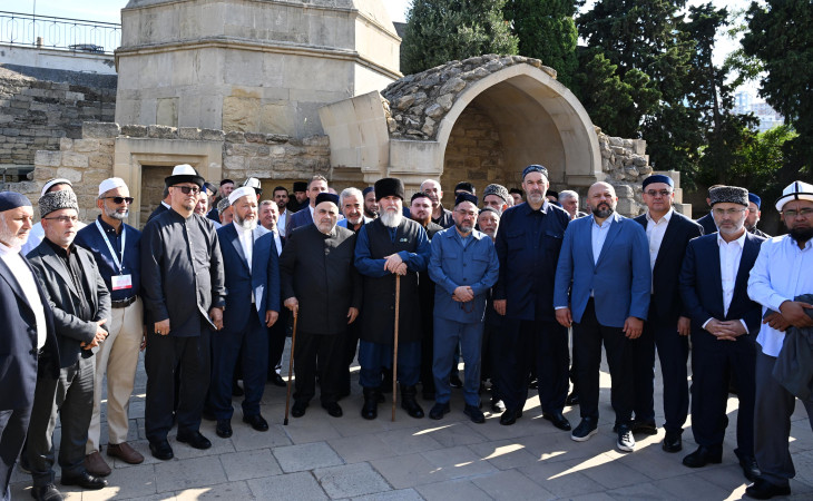 TDT-yə üzv ölkələrin nümayəndələri Seyid Yəhya Bakuvinin türbəsini və Tolerantlıq Evini ziyarət ediblər