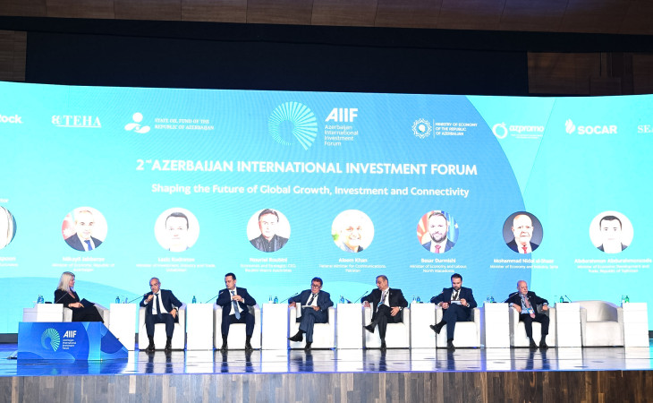 İkinci Azərbaycan Beynəlxalq İnvestisiya Forumunda ölkəmizin regionlar arasında strateji keçid kimi rolu müzakirə olunub