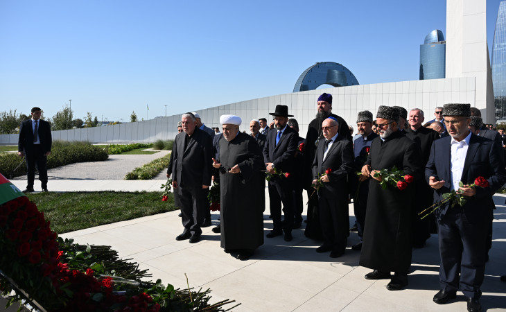 Azərbaycandakı dini konfessiya rəhbərləri Zəfər parkını ziyarət ediblər