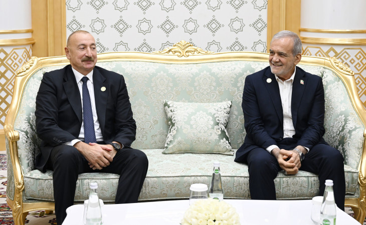 Türkmənbaşı şəhərində Prezident İlham Əliyevin İran Prezidenti ilə görüşü olub 