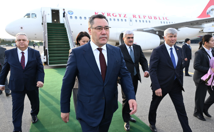 Qırğızıstan Prezidenti AQEM-in Zirvə Toplantısında iştirak etmək üçün Azərbaycana səfərə gəlib