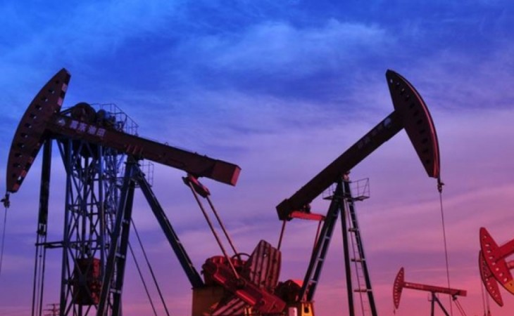 Bu il qlobal neft tələbatı gündəlik 8,4 milyon barrel azalacaq