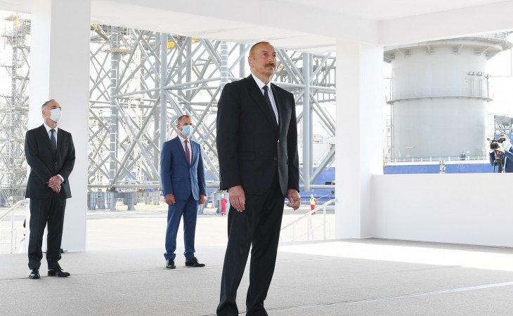 Президент Ильхам Алиев: Сегодня основная часть экономики страны связана с нефтегазовым сектором, и так будет еще долгие годы