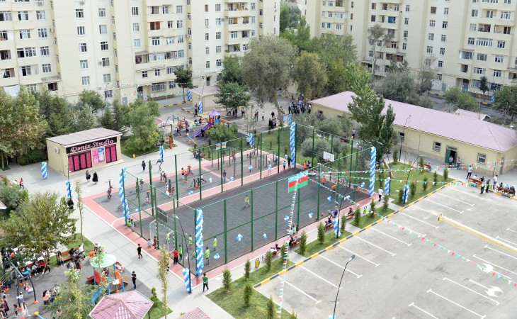 В рамках проекта «Наш двор» в Сураханском районе благоустроен и передан в пользование жителей очередной двор