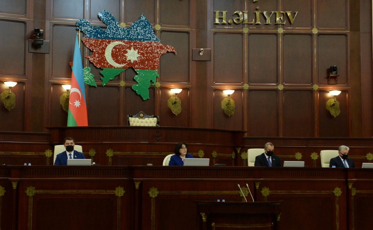 Milli Məclisin plenar iclasında 14 məsələ müzakirə olunur