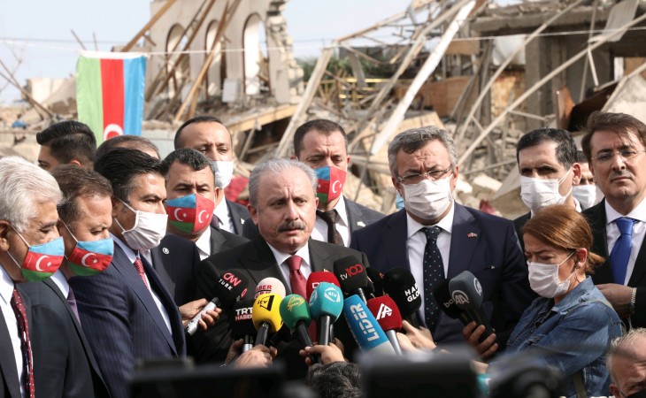 Mustafa Şentop: Mülki şəxsləri və yaşayış məntəqələrini bombalayan Ermənistan müharibə cinayəti törədir