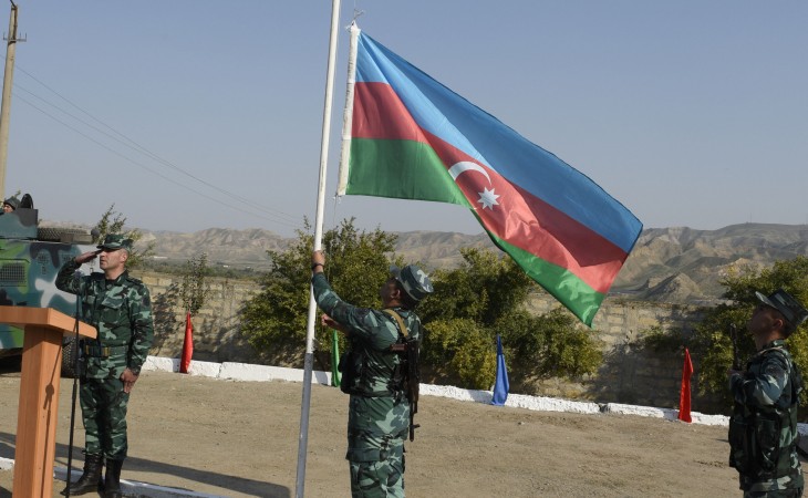 İşğaldan azad olunmuş sərhəd zastavaları üzərində Azərbaycanın dövlət bayrağı dalğalanır