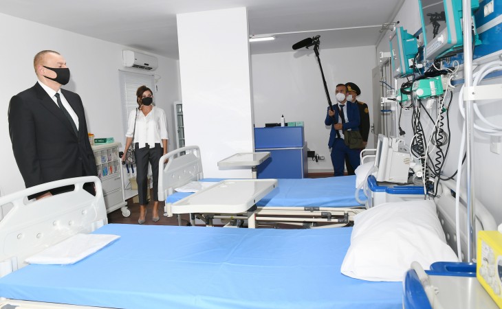 Koronaviruslu xəstələrin müalicəsi üçün Bakının Xətai rayonunda modul tipli hospitalın açılışı olub Prezident İlham Əliyev və birinci xanım Mehriban Əliyeva açılışda iştirak ediblər