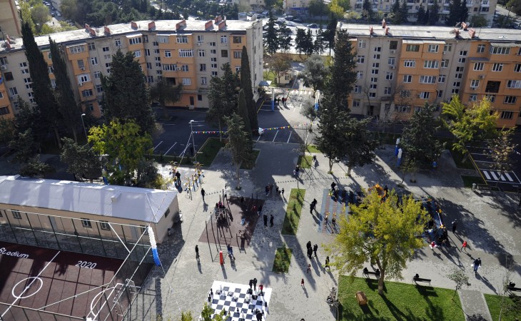 В рамках проекта «Наш двор» в Низаминском районе благоустроен и передан в пользование жителей очередной двор