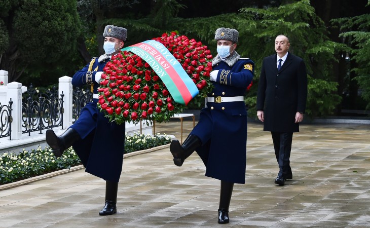 President Ilham Aliyev and first lady Mehriban Aliyeva visited grave of national leader Heydar Aliyev