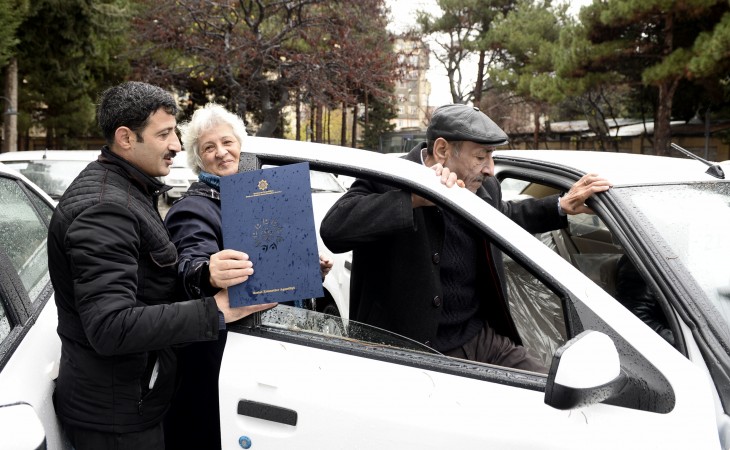 Əmək və Əhalinin Sosial Müdafiəsi Nazirliyi daha 50 avtomobili Qarabağ müharibəsi əlillərinə təqdim edib