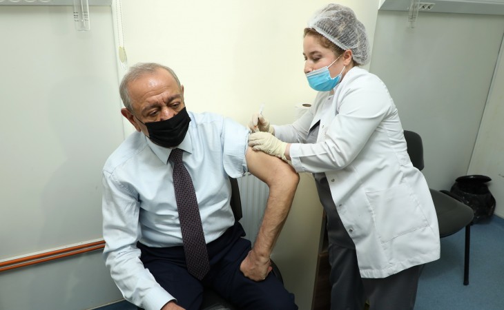 Dövlət qurumlarının əməkdaşlarının peyvənd olunmasına başlanılıb