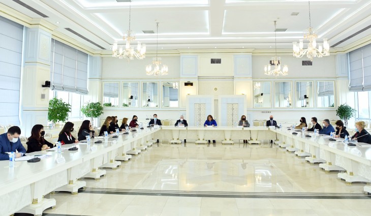 Milli Məclisdə gender məsələləri ilə bağlı dinləmə keçirilir