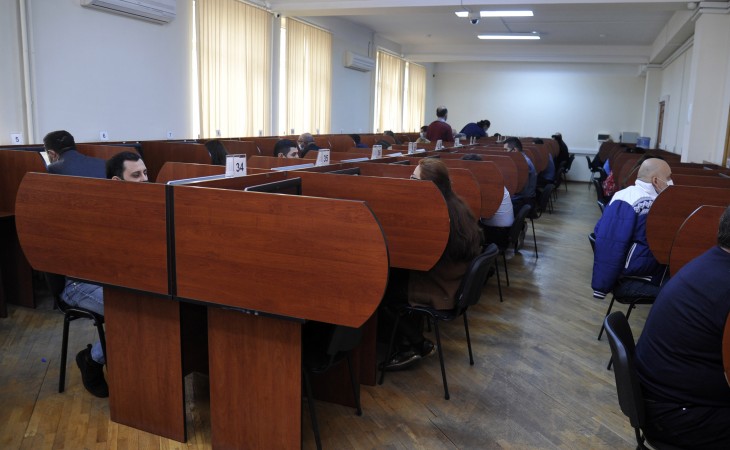 Vəkillər Kollegiyasına üzvlüyə qəbulla bağlı növbəti ixtisas imtahanlarının yazılı test mərhələsi başlayıb
