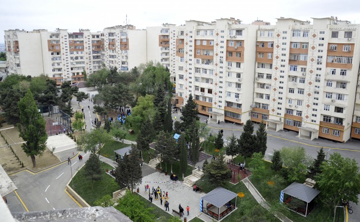 Suraxanı rayonunda “Bizim həyət” layihəsi çərçivəsində abadlaşdırılan növbəti həyət sakinlərin istifadəsinə verilib