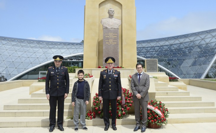 Ailə üzvləri iki dəfə Sovet İttifaqı Qəhrəmanı, general-mayor Həzi Aslanovun xatirəsini anıblar