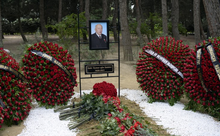 Народного художника Таира Салахова проводили в последний путь