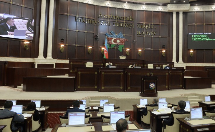 Milli Məclisin plenar iclasında 2020-ci il dövlət büdcəsinin icrası ilə bağlı qanun layihəsi müzakirə olunur