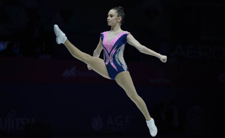 Azərbaycan gimnastı Nurcan Cabbarlı dünya çempionatında proqramını təqdim edib