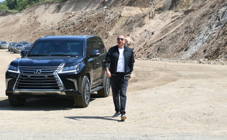 President Ilham Aliyev viewed construction of bridge over Victory road