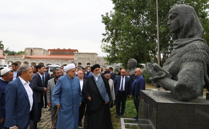 Руководители религиозных конфессий осмотрели в Шуше памятники Узеиру Гаджибейли, Бюльбюлю, Натаван и посетили мечети Саатлы и Ашагы Говхарага