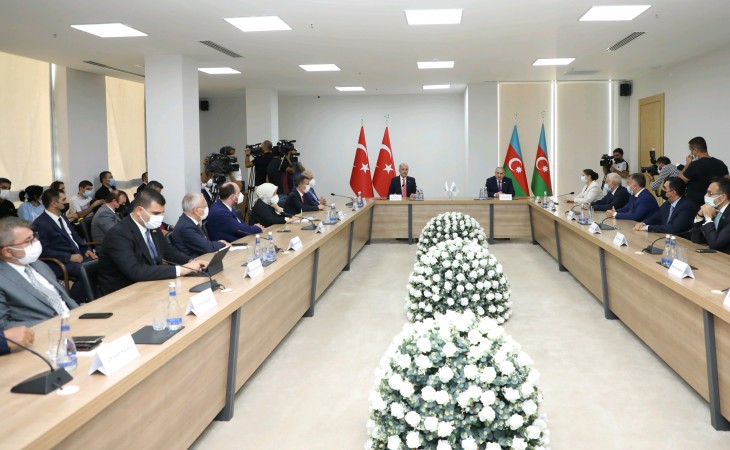 YAP Sədrinin müavini-Mərkəzi Aparatın rəhbəri Tahir Budaqov AK Parti sədrinin birinci müavini Numan Kurtulmuşun başçılıq etdiyi nümayəndə heyəti ilə görüşüb