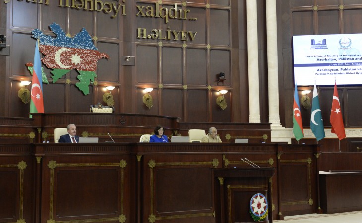 Проходит совместная встреча парламентских делегаций Азербайджана, Турции и Пакистана в трехстороннем формате